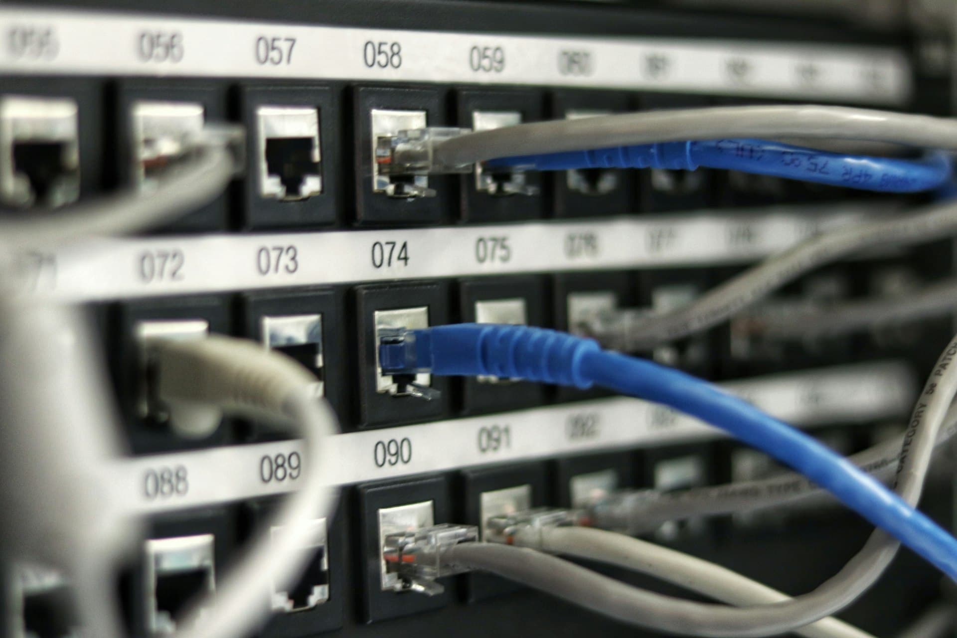 Cloud Hosting vs Traditional Hosting: Why Indian Businesses Are Making the Switch in 2025